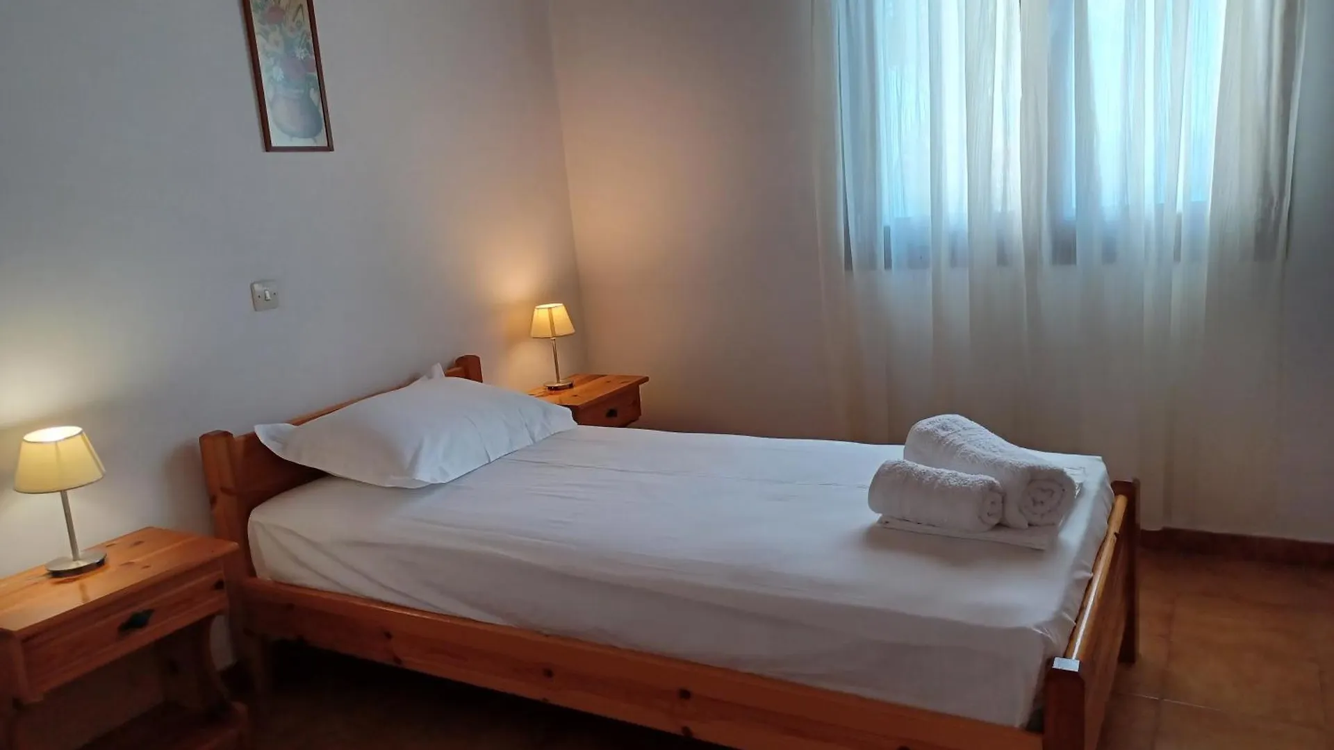Nerissa Bungalow 2, Two Bedroom House With Sea View Spartia